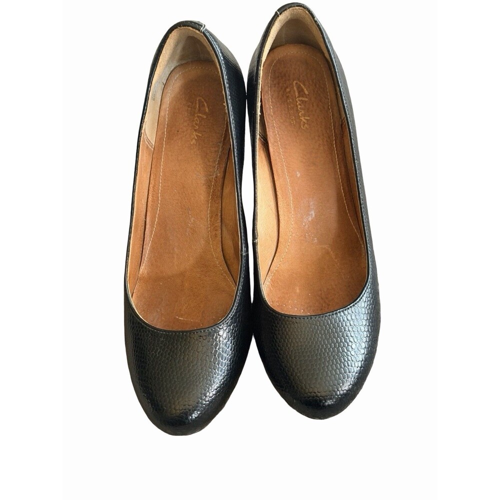 Clarks Shoes Pumps Sz 8 M Wedge Heel Black Comfort Embossed Faux Leather
